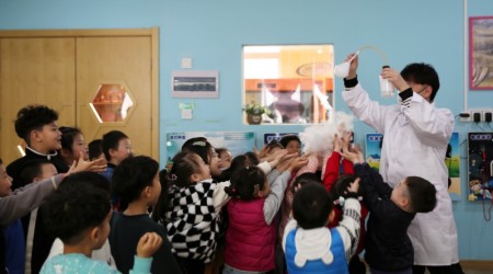 科学实验活动走进徐州市第一实验幼儿园